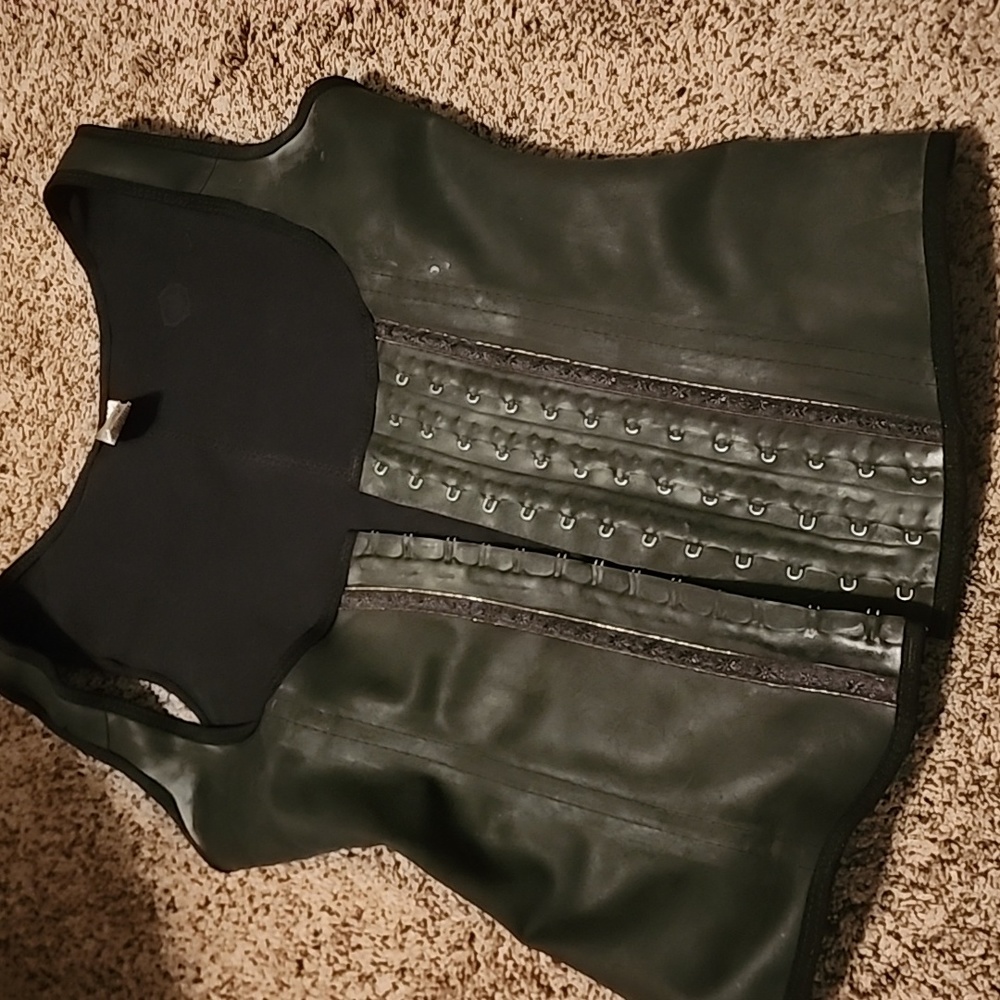 Ann Cherry Waist trainer